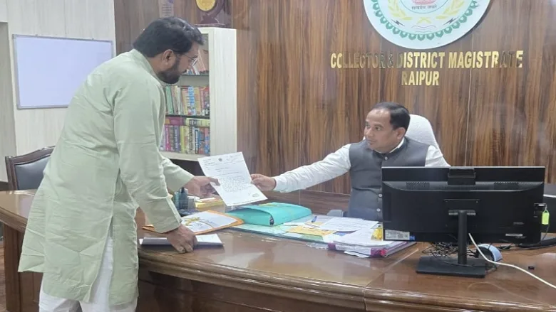 LoP Akash Tiwari demanding demarcation report from Raipur Collector.