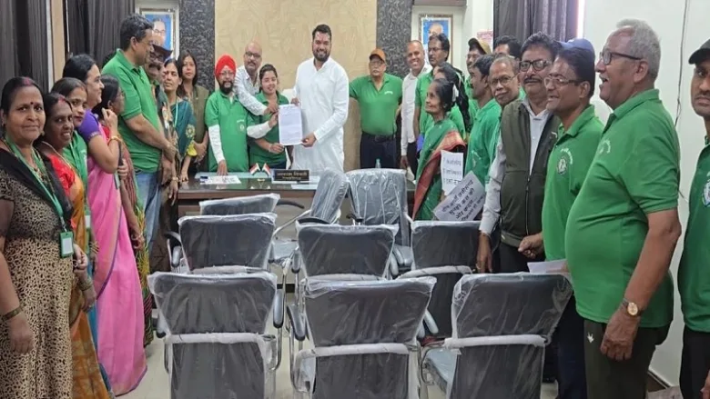 Green Army Raipur delegation meeting Akash Tiwari regarding pond encroachment.