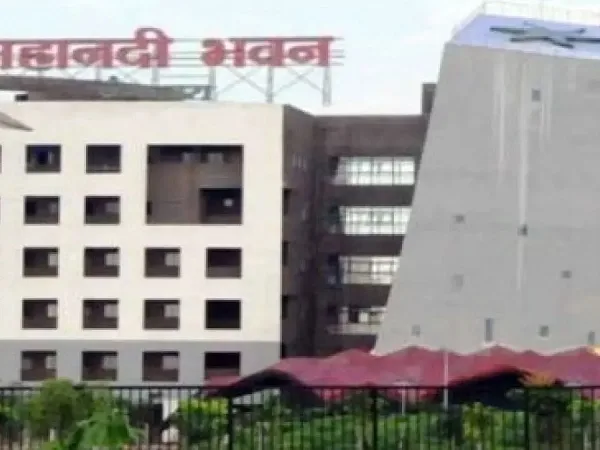 Raipur: शिक्षा विभाग ने निकाला नया जुगाड़, अब स्कूलों के कर्मचारी संलग्न करने की बजाय प्रतिनियुक्ति पर भेजे जाएंगे कलेक्टर-कमिश्नर कार्यालय