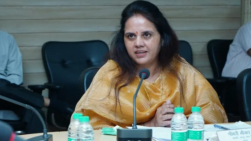 Mayor Meenal Choubey demanding lower electricity rates for Raipur Municipal Corporation.