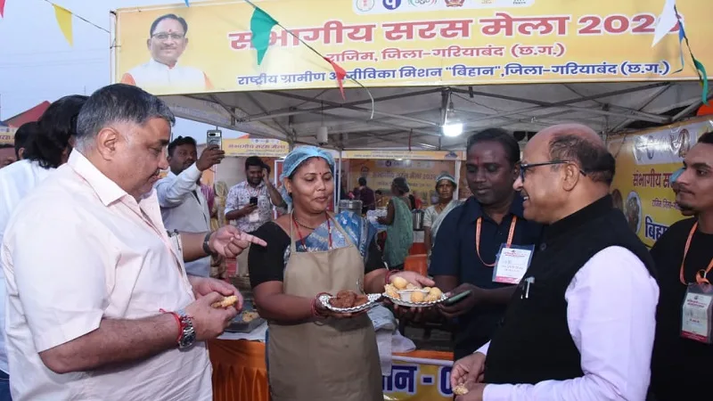 Minister Rajesh Agrawal interacting with saints and tasting Chhattisgarhi cuisine at Rajim Kumbh Kalp 2026