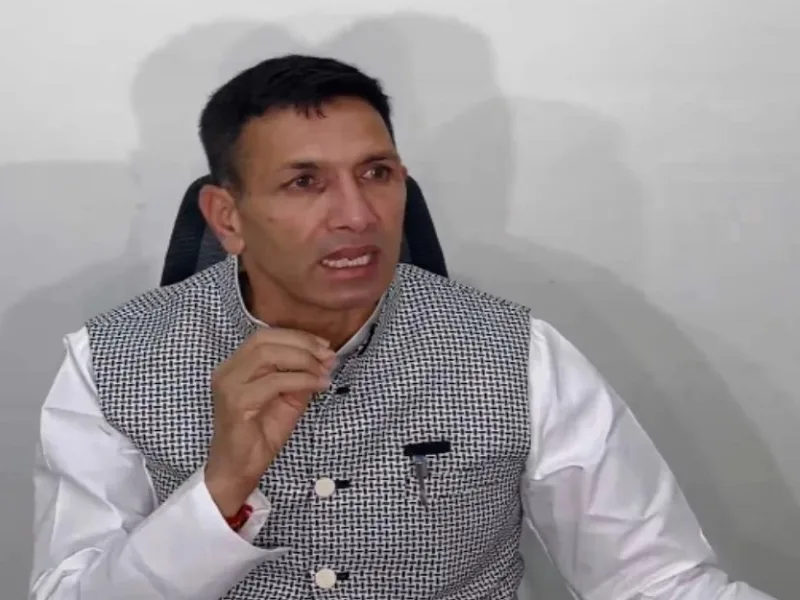 Jitu Patwari addressing press conference in Bhopal