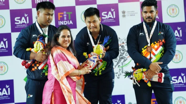 रायपुर में संपन्न हुई खेलो इंडिया ट्राइबल गेम्स में विजेताओं को महापौर मीनल चौबे ने पुरस्कृत किया