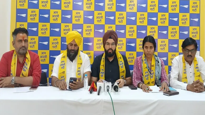 Aam Aadmi Party press conference in Raipur against drug trafficking.