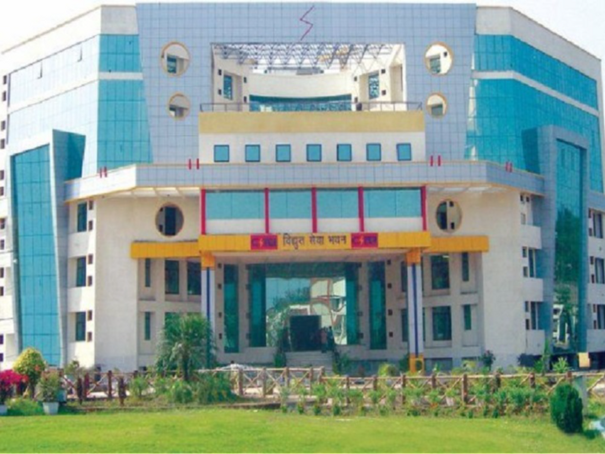 छत्तीसगढ़ में बिजली संकट गहराया: प्रबंधन से वार्ता विफल, संविदा कर्मियों का अनिश्चितकालीन कामबंद आंदोलन शुरू
