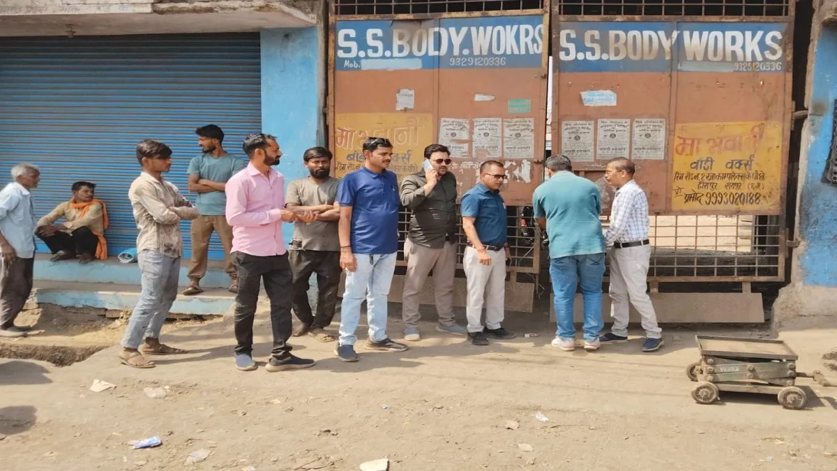 Raipur Municipal Corporation sealing shops for tax recovery.