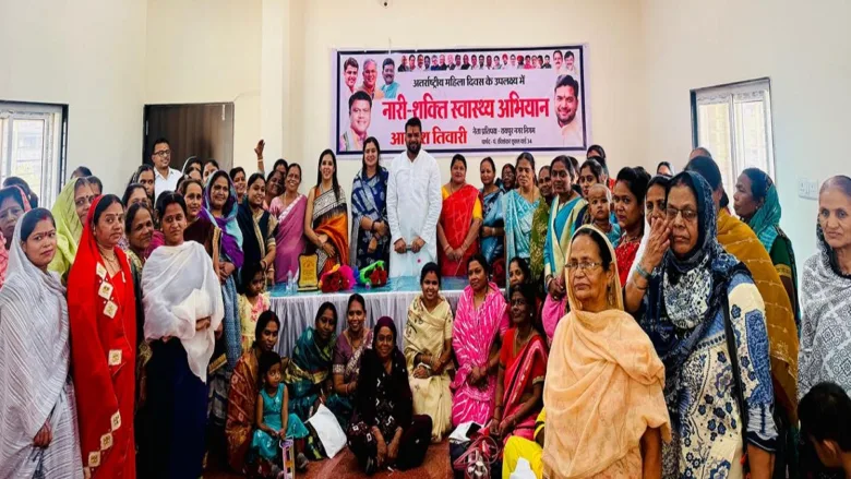रायपुर नगर निगम नेता प्रतिपक्ष आकाश तिवारी ने 150 मितानिनों का किया सम्मान।