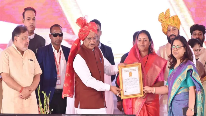 मुख्यमंत्री कन्या विवाह योजना के तहत छत्तीसगढ़ में 6,412 जोड़ों का सामूहिक विवाह संपन्न। गोल्डन बुक ऑफ वर्ल्ड रिकॉर्ड में मिली जगह