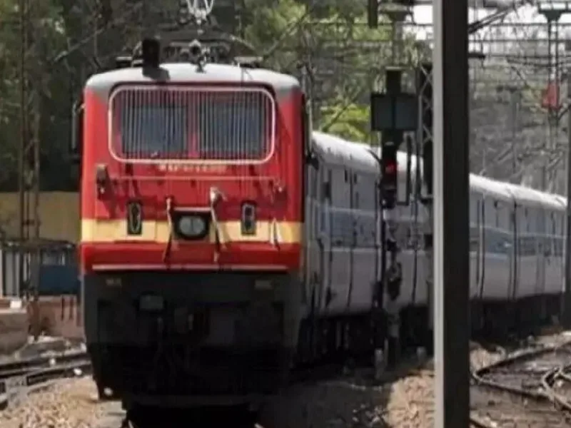 रेलवे ने कम यात्री का हवाला देकर समर स्पेशल ट्रेनें रद्द कीं