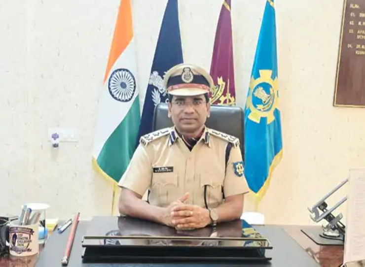 IPS Santosh Singh: छत्तीसगढ़ कैडर के IPS संतोष सिंह ने संभाला CISF दक्षिण जोन-2 DIG का कार्यभार , कई राज्यों की सुरक्षा की जिम्मेदारी मिली