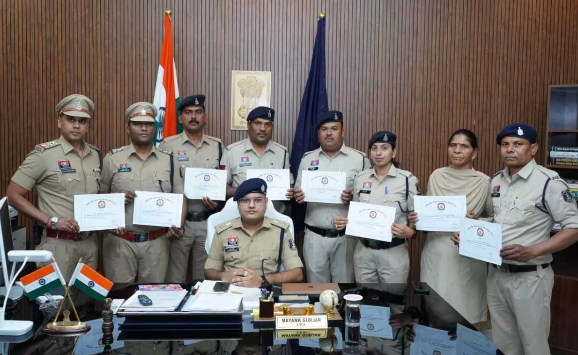 Raipur City News: रायपुर नॉर्थ जोन में कॉप ऑफ द मंथ की शुरुआत, सम्मानित हुए उत्कृष्ट पुलिसकर्मी, देखें किन्हें मिला सम्मान