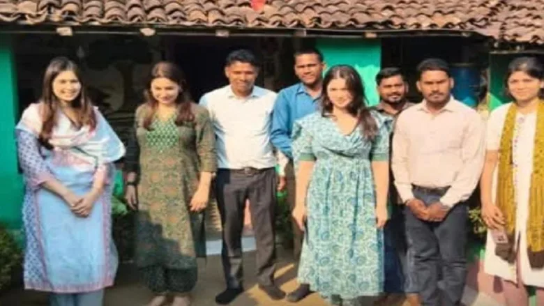 सचिन तेंदुलकर की पत्नी अंजलि, बेटी सारा और बहू सानिया मुंगेली के अचानकमार टाइगर रिजर्व स्थित बम्हनी गांव पहुँचे।