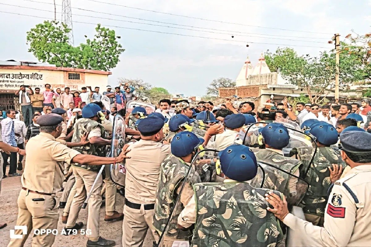 शव यात्रा प्रदर्शन को लेकर विधायक देवेंद्र समेत 17 पर FIR, कांग्रेस व भाजपा के कार्यकर्ताओं के बीच हुआ था विवाद