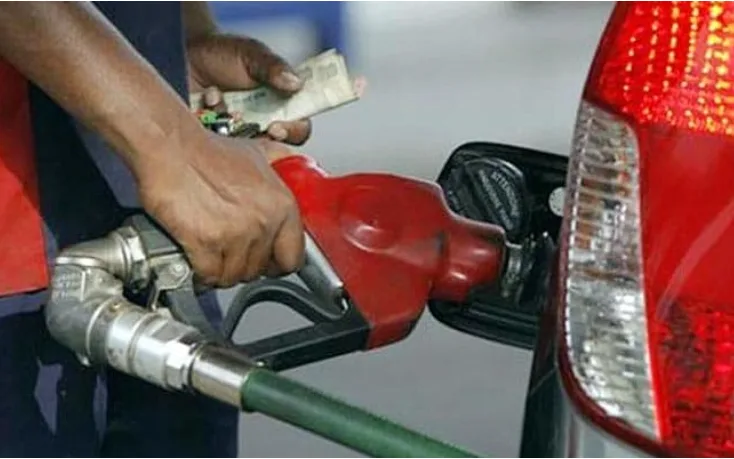 Petrol-Diesel Prices Hike: भारत में बढ़ सकती हैं पेट्रोल-डीजल और एलपीजी की कीमतें : सूत्र, पीएम मोदी की ईंधन बचाने की अपील के बाद संभावित बढ़ोतरी के संकेत