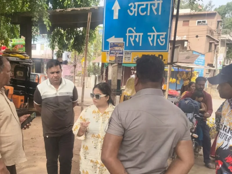 स्वास्थ्य अधिकारी ने सफाई में लापरवाही पर 2 ठेकेदारों पर लगाया 20 हजार का जुर्माना