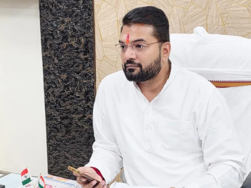 रायपुर जल संकट: नेता प्रतिपक्ष आकाश तिवारी का महापौर पर पलटवार