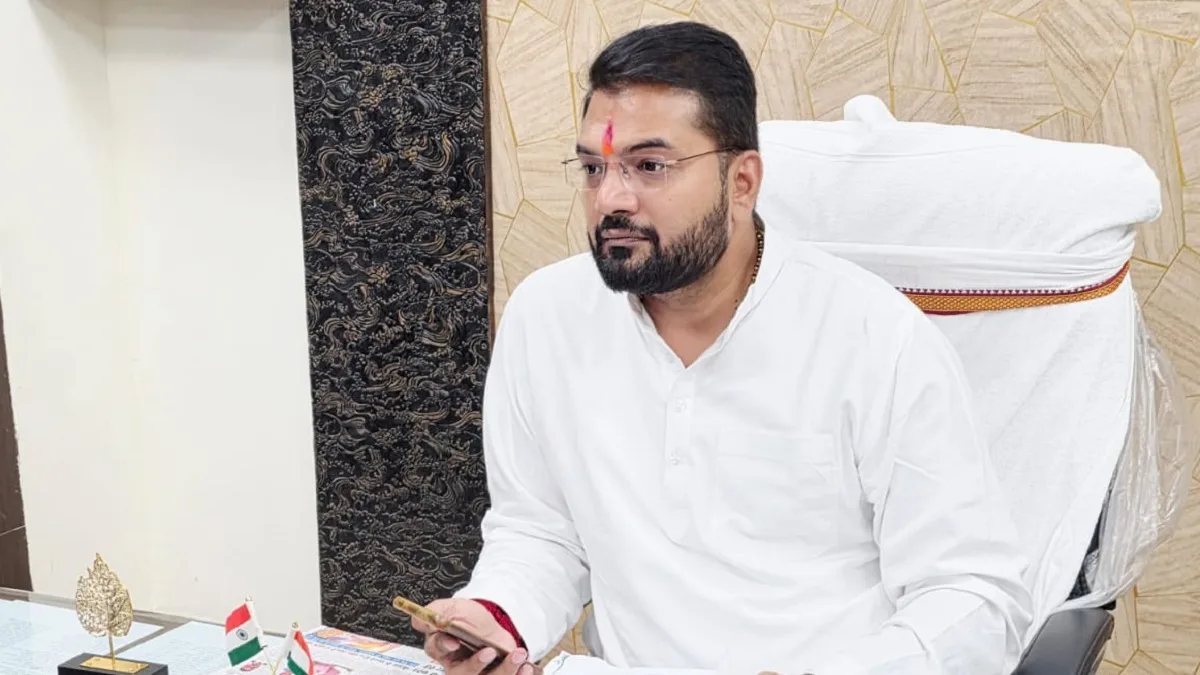 रायपुर जल संकट: नेता प्रतिपक्ष आकाश तिवारी का महापौर पर पलटवार
