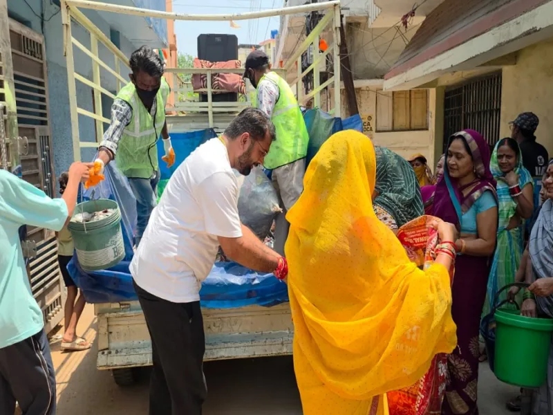 रायपुर में 6 दिनों से थमा कचरा कलेक्शन। नेता प्रतिपक्ष आकाश तिवारी खुद गाड़ी लेकर सड़कों पर उतरे