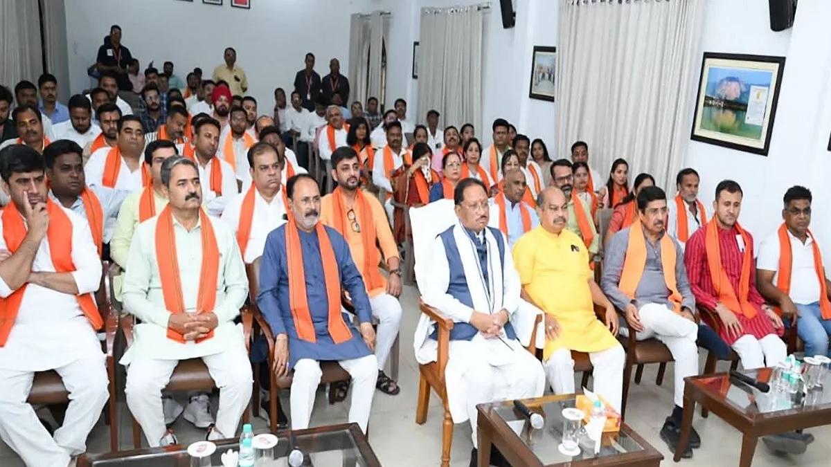 छत्तीसगढ़ में पीएम मोदी की मन की बात की 134वीं कड़ी सुनी गई: सीएम विष्णुदेव साय समेत दिग्गज नेताओं ने की शिरकत