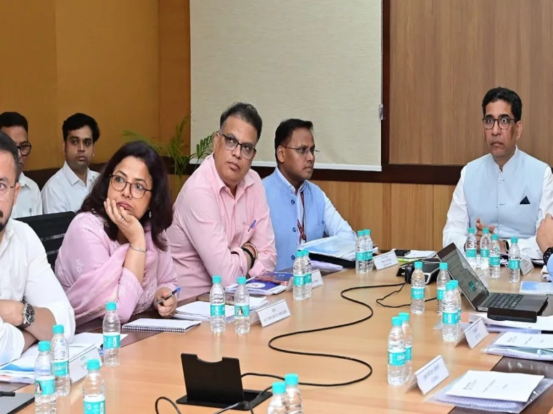 भारत सरकार के सचिव नरेंद्र भूषण ने छत्तीसगढ़ में डिजिटल राजस्व सुधार, ई-पंजीयन और सिंचाई योजनाओं की समीक्षा की