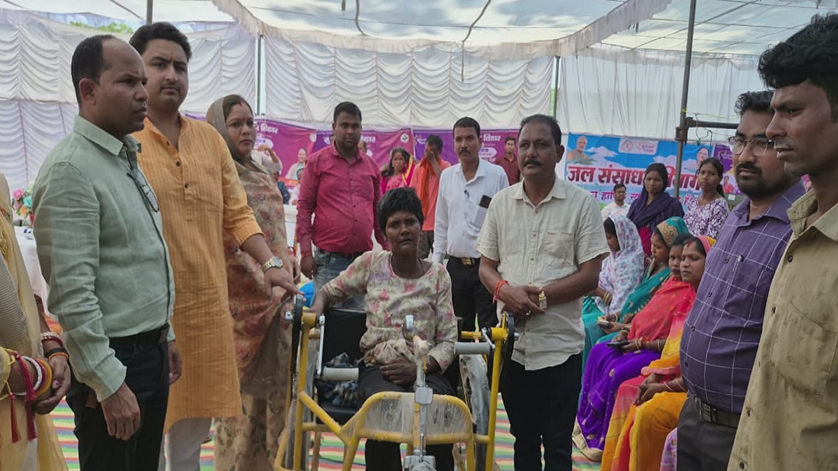 सुशासन तिहार का कमाल: जशपुर में दिव्यांग महिला की बदली जिंदगी, मौके पर मिली ट्राइसाइकिल