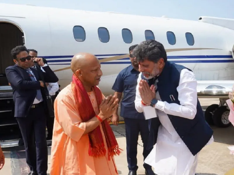 बस्तर पहुंचे सीएम योगी आदित्यनाथ