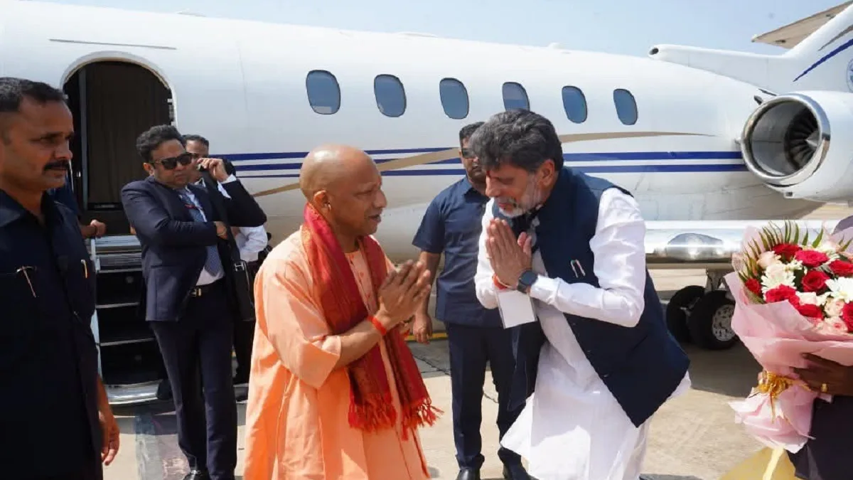 बस्तर पहुंचे सीएम योगी आदित्यनाथ