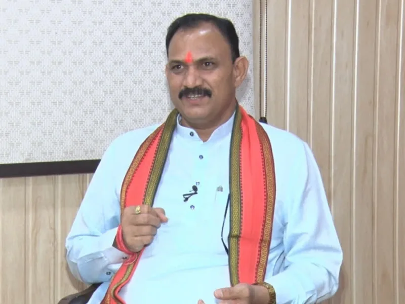 दूसरे राज्यों के डॉक्टरों को प्रैक्टिस की अनुमति पर बढ़ा विवाद, स्वास्थ्य मंत्री बोले- सिर्फ बयानबाजी नहीं, प्रदेश की भी चिंता