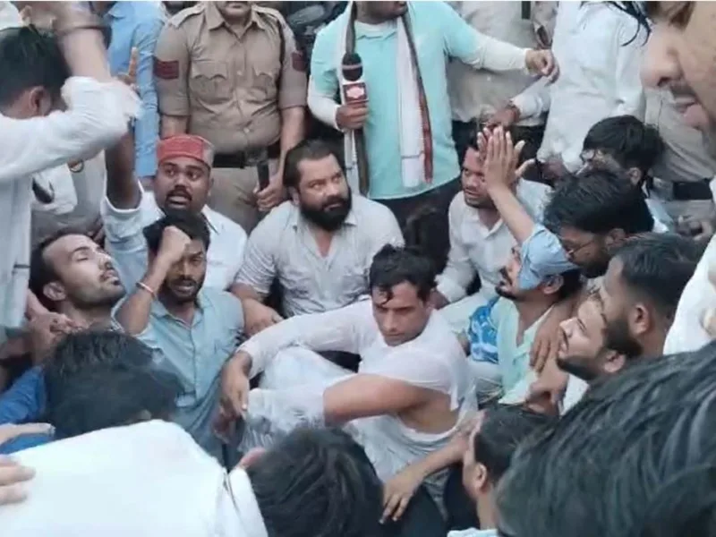 भिलाई विधायक देवेंद्र यादव और NSUI अध्यक्ष पर FIR, तोखन साहू के बंगले के पास हुआ था हंगामा