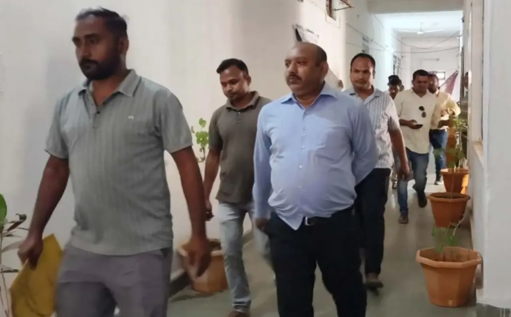 CG Bribery: 10 हजार रुपए की रिश्वत लेते तहसीलदार का रीडर गिरफ्तार, नामांतरण के लिए की थी पैसों की डिमांड