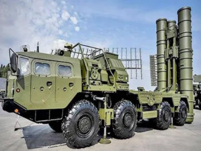 S-400 Air Defense System: रूस से चौथा S-400 एयर डिफेंस सिस्टम पहुंचा भारत, सुदर्शन चक्र से उड़ेगी चीन-पाकिस्तान की नींद