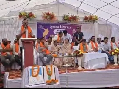 सुशासन तिहार के मंच से JE पर वसूली का आरोप, मंत्री के सामने जिला पंचायत सभापति बोले- ऐसे अफसर नहीं चाहिए