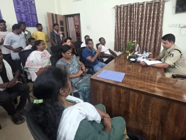 अजब–गजब : 9 साल से खनन बंद, फिर भी लाखों टन लौह अयस्क का उत्पादन कैसे हो गया..? बस्तरिया राज मोर्चा ने कंपनी पर FIR की मांग की