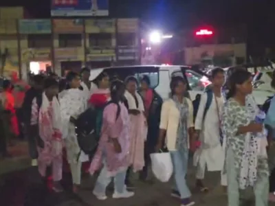 झारखंड से मानव तस्करी का बड़ा खुलासा! अंबिकापुर पहुंची बस से 20 युवक-युवतियों का रेस्क्यू, सरगना को खोजती रही पुलिस
