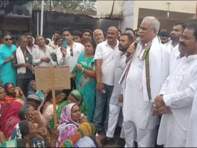 भूपेश बघेल के धरने के आगे झुका प्रशासन, फर्जी NOC मामले में FIR दर्ज