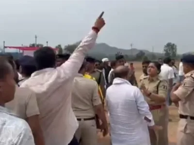 अमाली कोल वाशरी की जनसुनवाई में हंगामा, कांग्रेस नेताओं ने किया प्रदर्शन, विरोध और समर्थन में उठे स्वर