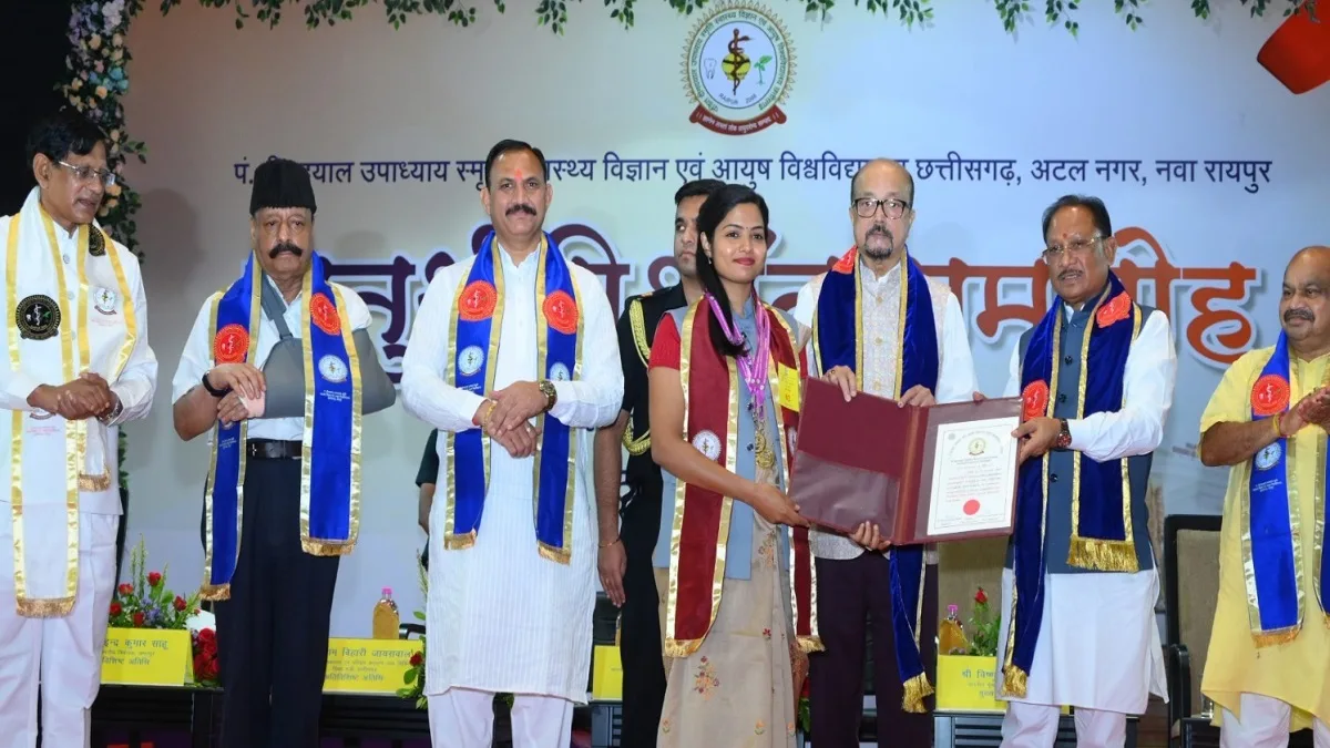 आयुष विश्वविद्यालय के चतुर्थ दीक्षांत समारोह में राज्यपाल रमेन डेका और CM विष्णु देव साय शामिल हुए