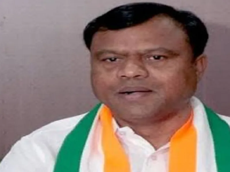 प्रदेश कांग्रेस अध्यक्ष दीपक बैज का तीखा हमला: ‘एक घंटे हमारी पाठशाला में बैठें मंत्री’, UCC और खाद संकट पर सरकार को घेरा