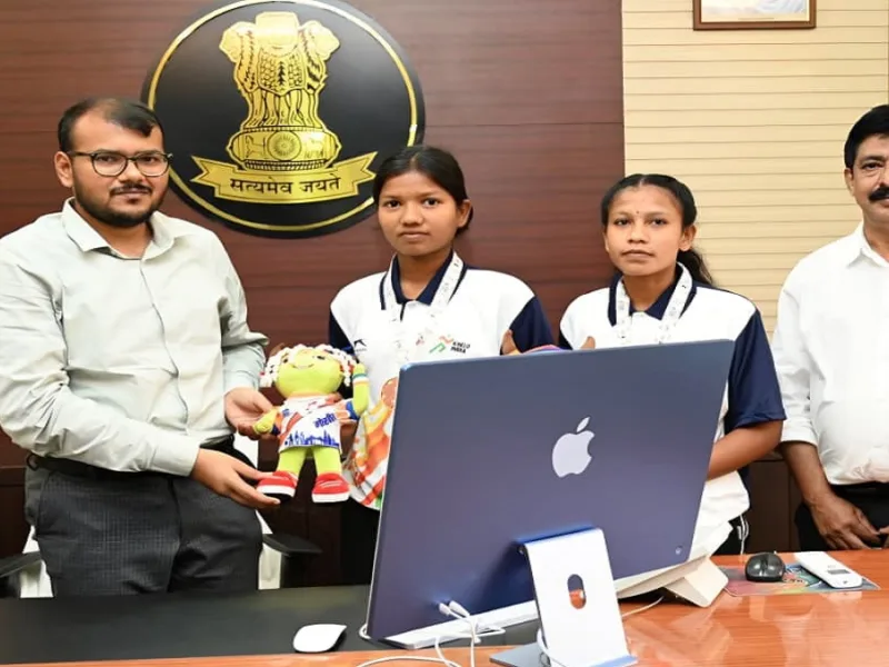नक्सल प्रभावित गांवों से निकलकर खेलो इंडिया में गाड़ा झंडा, बेटियों ने फुटबॉल में जीता गोल्ड मेडल