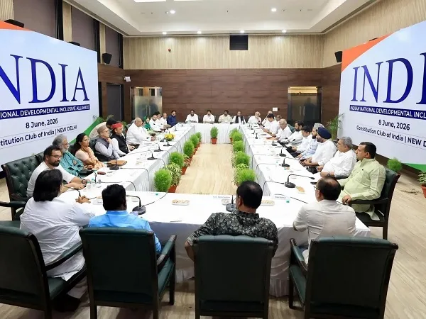 ‘इंडिया’ गठबंधन में दरार! बैठक में DMK और AAP गायब, कांग्रेस नेता बोले- BJP में विलय हो सकती है आप…
