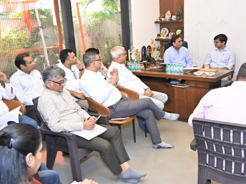 रायपुर में ₹113.01 करोड़ की लागत से खारून रिवर फ्रंट और महादेव घाट का सौंदर्यीकरण होगा। विधायक राजेश मूणत की बैठक में हुआ फैसला