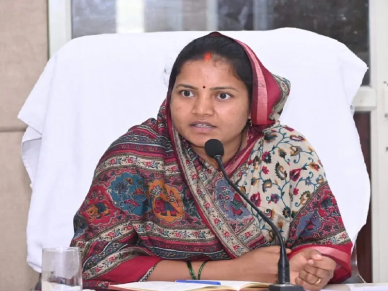 छत्तीसगढ़ में साड़ी घोटाला कांड के बाद बड़ा एक्शन: आंगनबाड़ी बहनों के खाते में सीधे आएगी राशि, पुरानी व्यवस्था खत्म!