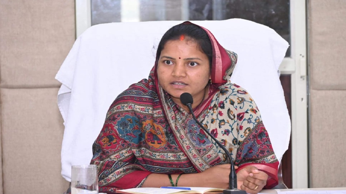 छत्तीसगढ़ में साड़ी घोटाला कांड के बाद बड़ा एक्शन: आंगनबाड़ी बहनों के खाते में सीधे आएगी राशि, पुरानी व्यवस्था खत्म!