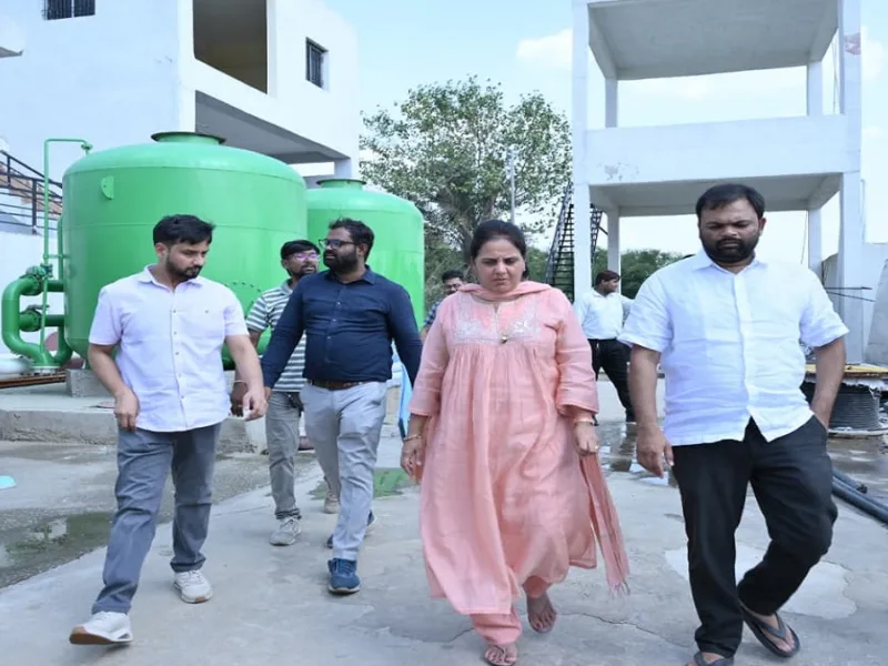 महापौर का कड़ा रुख! कछुआ चाल से चल रहे स्मार्ट सिटी प्रोजेक्ट के ठेकेदार को लगाई फटकार, ‘काम पूरा नहीं हुआ तो रुकेगा पेमेंट’