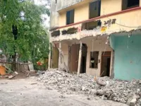 न्यायधानी में सिटी मजिस्ट्रेट का कैसा न्याय..? सरकारी सामुदायिक भवन तोड़ने का जारी कर दिया आदेश, आपत्ति उठाने तक ढह चुका था आधे से ज्यादा हिस्सा