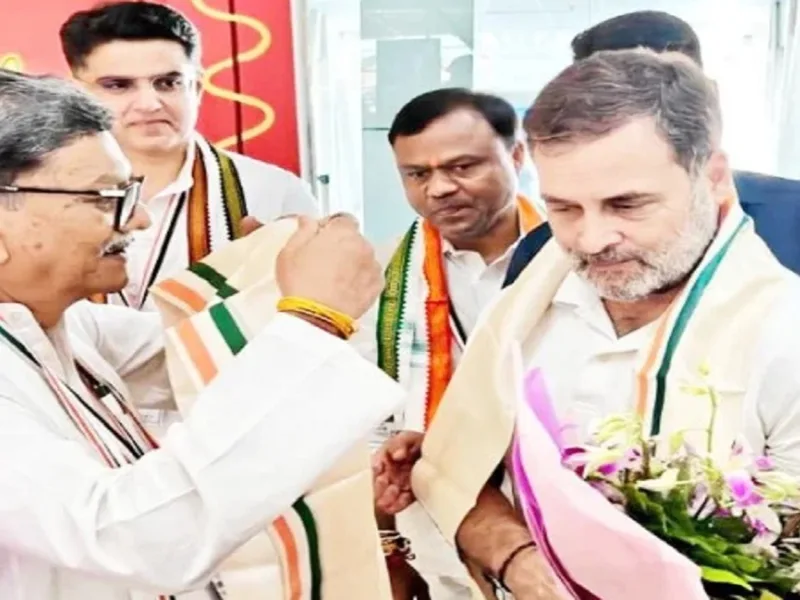 छत्तीसगढ़ कांग्रेस की बड़ी तैयारी: अभनपुर पहुंचे राहुल गांधी, बंद कमरे में दिग्गजों के साथ बनाई 2028 की सीक्रेट रणनीति