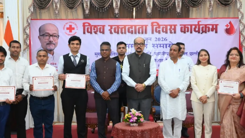 राज्यपाल रमेन डेका ने किया रक्तदाताओं का सम्मान