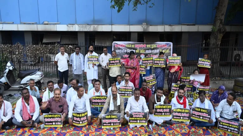 रायपुर स्काईवॉक निर्माण में भ्रष्टाचार और लापरवाही के खिलाफ कांग्रेस का प्रदर्शन