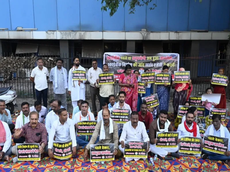 रायपुर स्काईवॉक निर्माण में भ्रष्टाचार और लापरवाही के खिलाफ कांग्रेस का प्रदर्शन