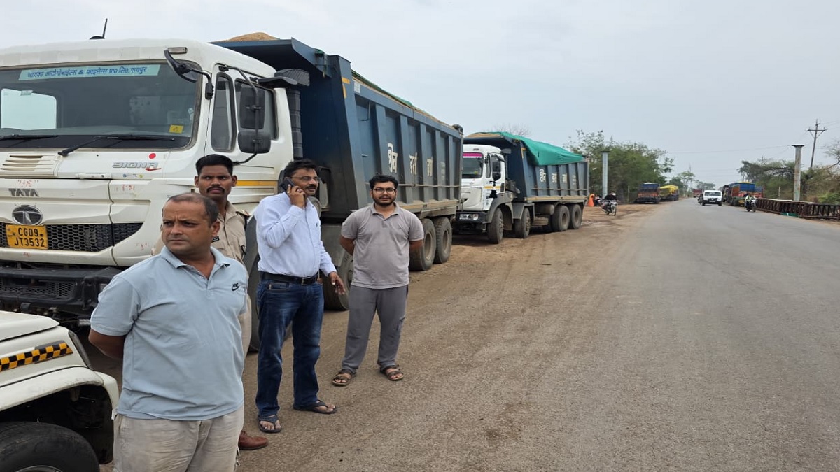 तड़के सुबह एक्शन: अवैध रेत से भरे 10 हाइवा जब्त, टीम को देखते ही चाबी लेकर भागे ड्राइवर!